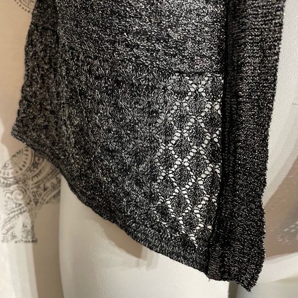 Women’s XL Signature by Robbie Bee gray knit short sleeve cardigan w silver thre - Picture 2 of 9